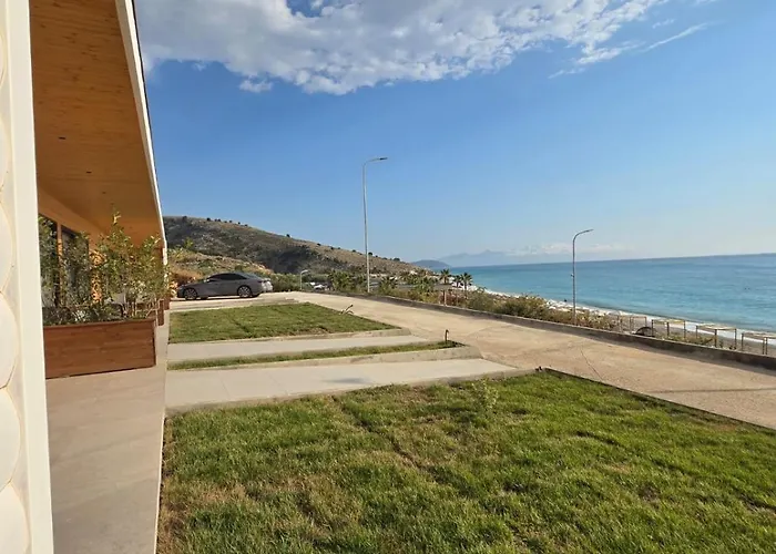 アパート Nalu Lukovë